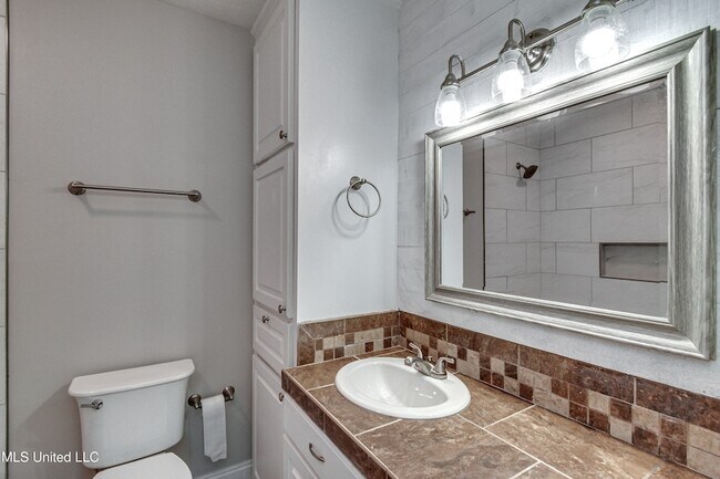 Building Photo - 348 Durham Ct