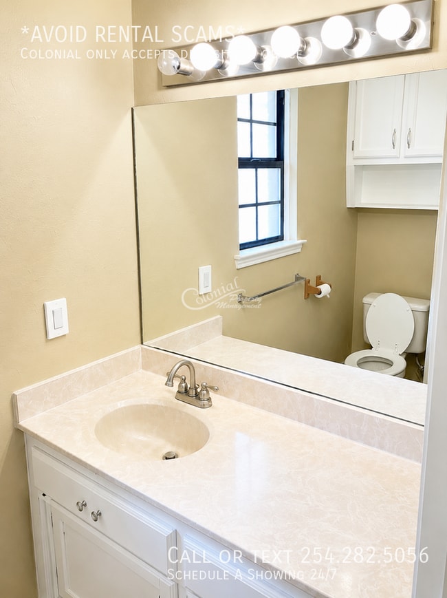 Building Photo - 801 Doubles Ct