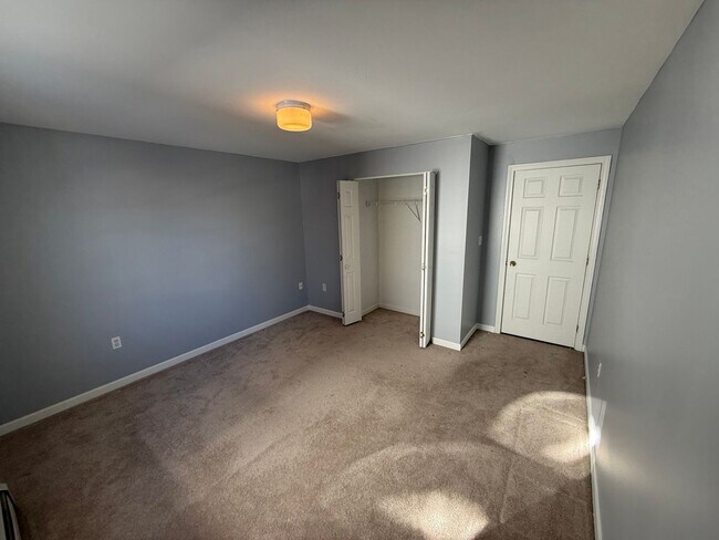 Building Photo - 570 Montgomery St