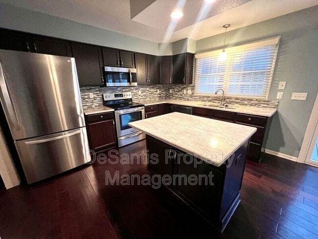 Building Photo - 945 Montclair Dr