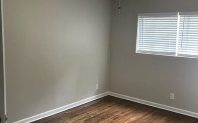 Building Photo - 615 3rd Ave