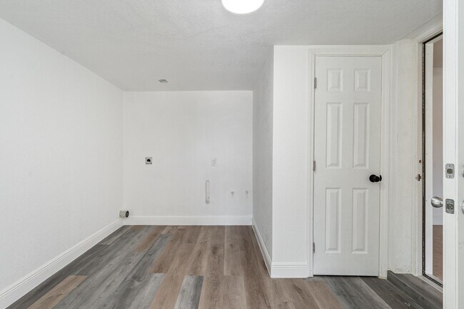 Building Photo - 5615 Simms St