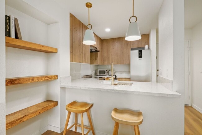 Primary Photo - Modern Studio in BayHo - Fully Furnished o...