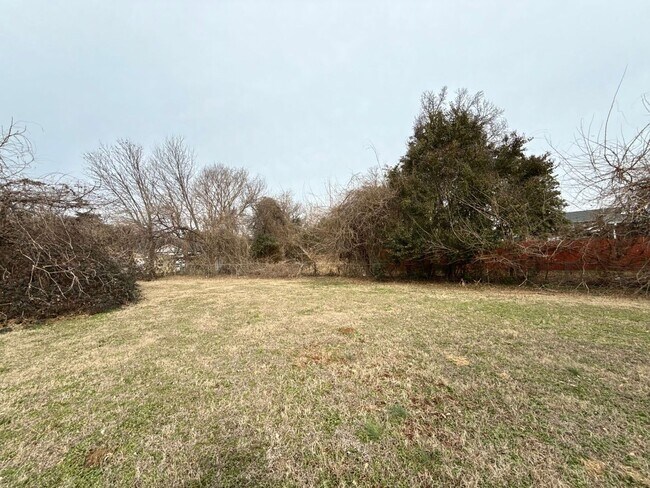 Building Photo - 2 Bedroom, 1 Bathroom Home