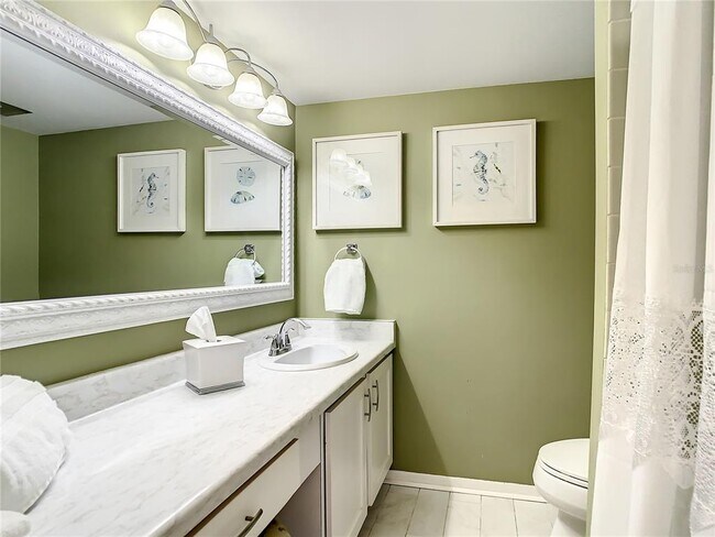 Building Photo - 7400 Sun Island Dr S