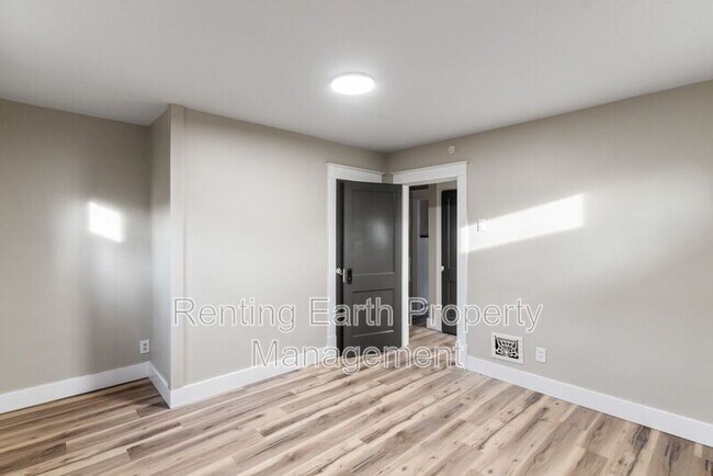 Building Photo - 8212 Toddy Ave