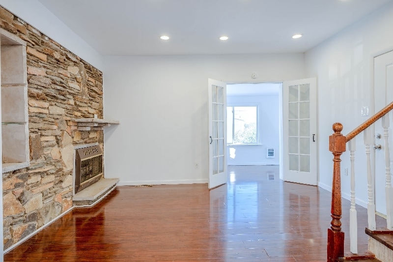 Building Photo - 301 McLean St