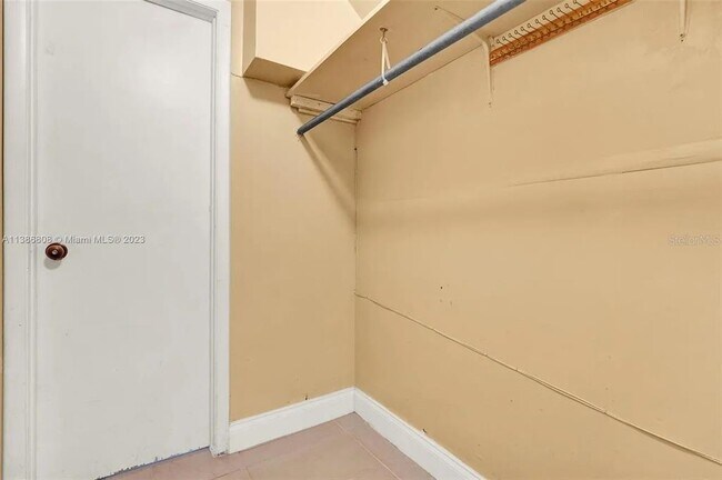 Building Photo - 437 Swan Ave