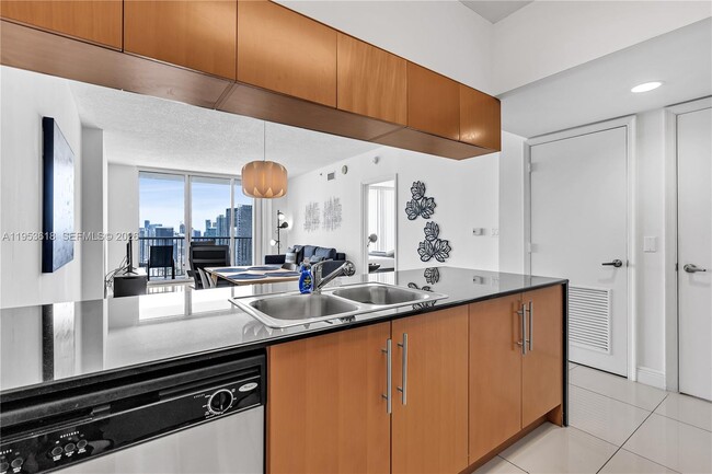 Building Photo - 1750 N Bayshore Dr