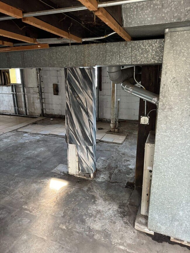 Building Photo - 4604 Johnson Ave