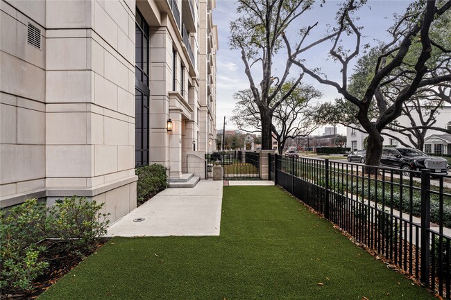 Building Photo - 2511 Willowick Rd