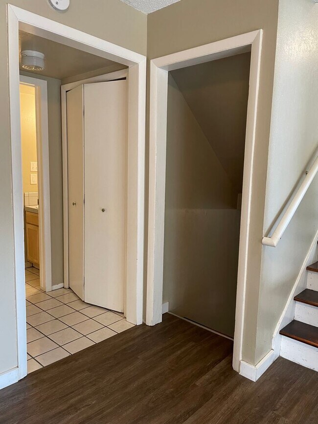 Building Photo - STUDENTS WELCOME! 5 Bedroom 3 Bathroom Single Family Home West Fort Collins