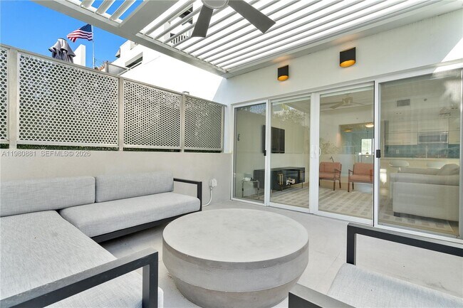 Building Photo - 828 3rd St