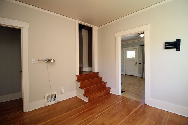 Building Photo - 6435 NE Cleveland Ave