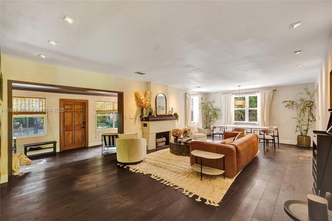 Building Photo - 669 NE 60th St