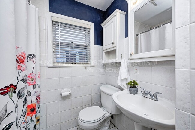 Building Photo - 6115 Indianola Ave