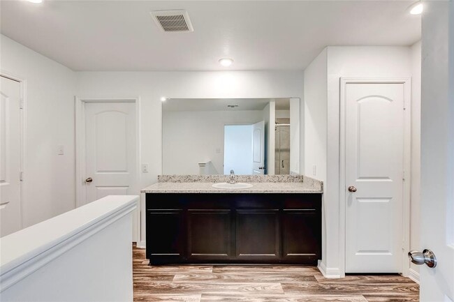 Building Photo - 109 Riverdale Dr