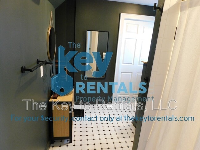 Building Photo - 321 N Main St