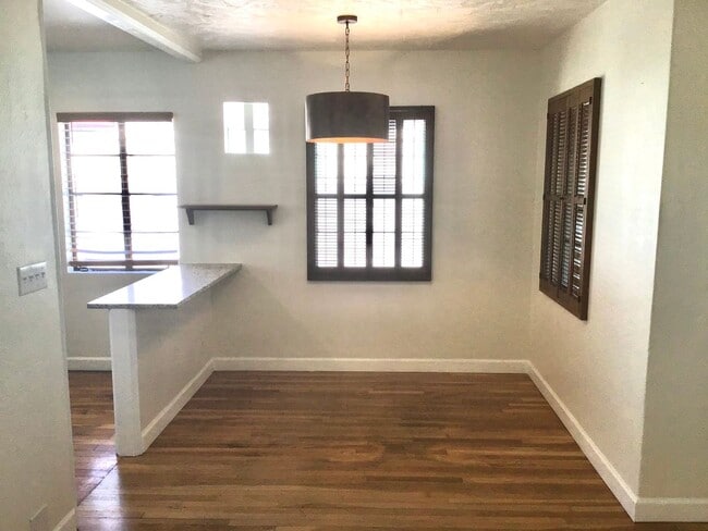 Building Photo - Modern, beautiful 3Bdrm, 2ba unfurnished i...
