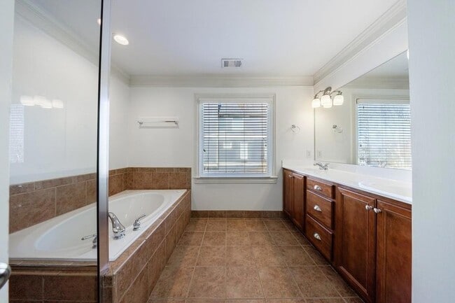 Building Photo - 970 Samples Ln NW
