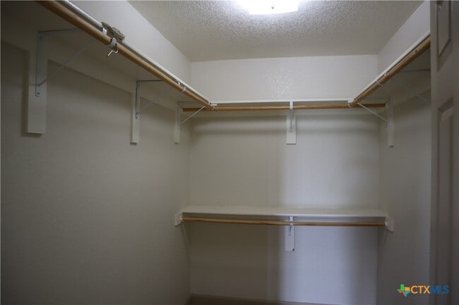 Building Photo - 707 Old Seguin Luling Rd