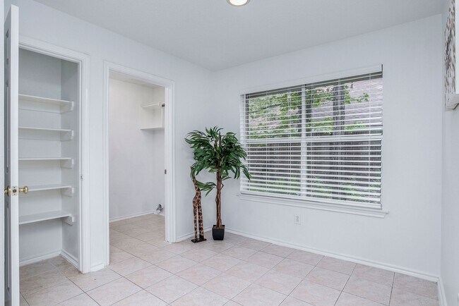 Building Photo - 34 Tallow Hill Pl