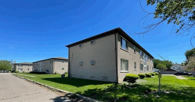 Building Photo - 16480 E 9 Mile Rd