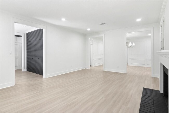 Building Photo - 4360 Thomas Ln
