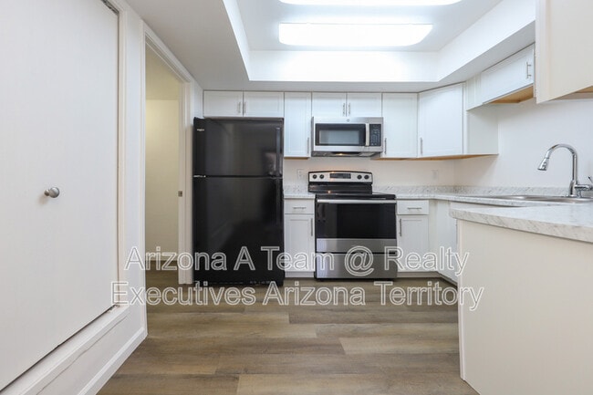 Building Photo - 9420 E Speedway Blvd