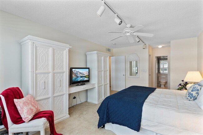 Building Photo - 4010 Galt Ocean Dr