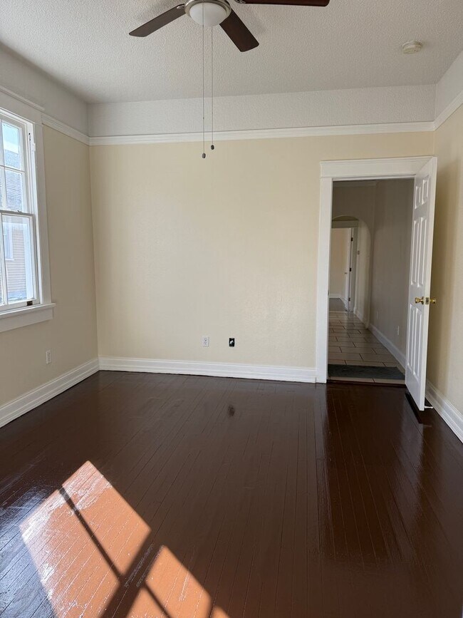 Building Photo - (OTR)4718Euphr