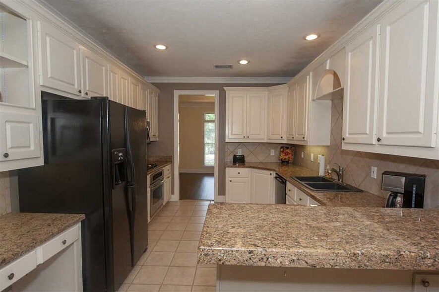 Building Photo - 110 Evergreen Ct