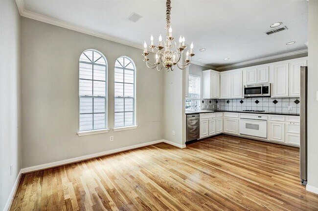 Dinining Room - 1426 Crocker St