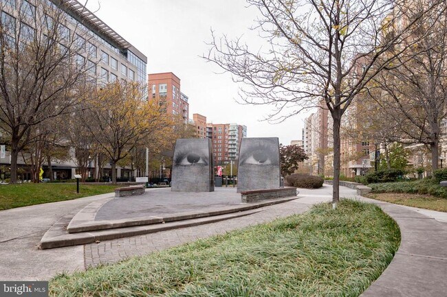 Building Photo - 3600 S Glebe Rd