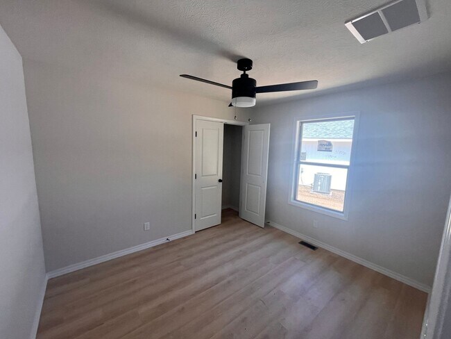 Building Photo - Beautiful, brand-new, 3-bedroom, 2-bath home in Nixa with a 3-car garage.