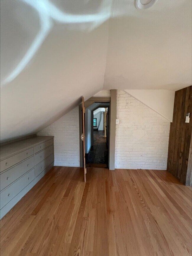 Building Photo - 898 Menges Mills Rd