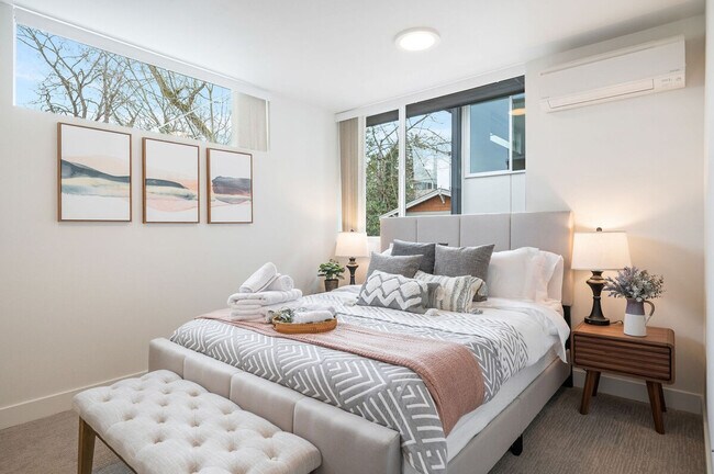 Building Photo - 34 W Cremona St