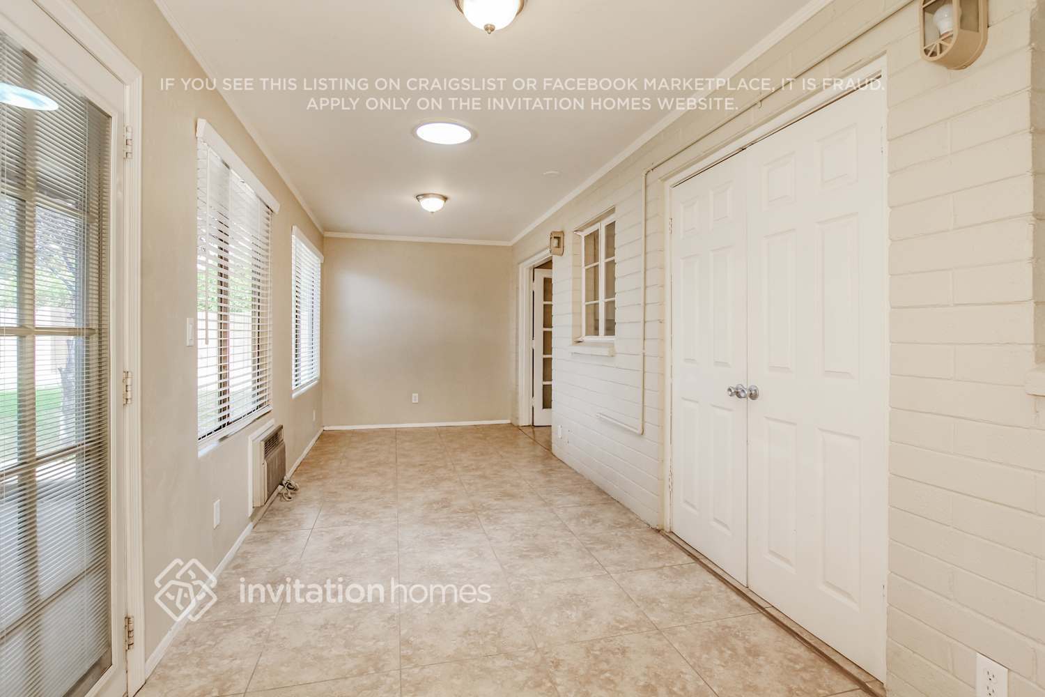 Building Photo - 657 N Sunland Dr