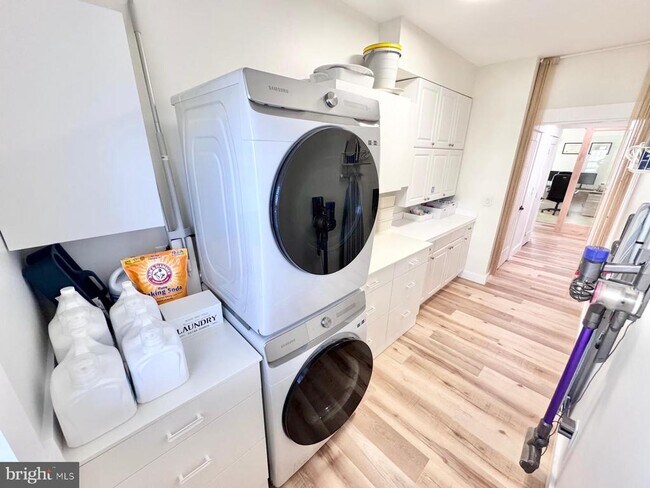 Building Photo - 15 River Oak Dr