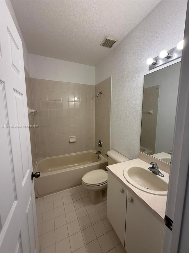 Building Photo - 1410 S Santa Catalina Cir