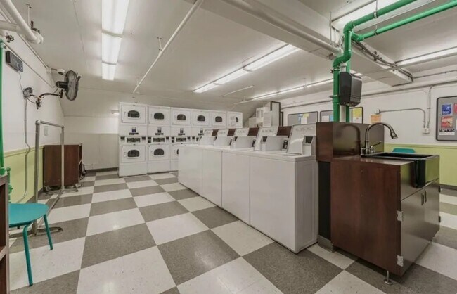 Building Photo - 255 SW Harrison St