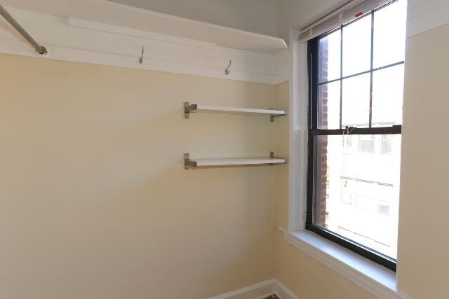 Building Photo - 4337 N Wolcott Ave