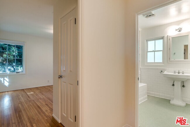 Building Photo - 1616 Ashland Ave