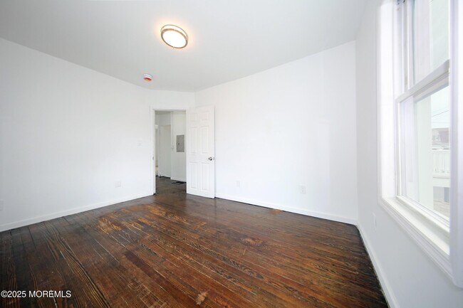 Building Photo - 48 Barberie Ave