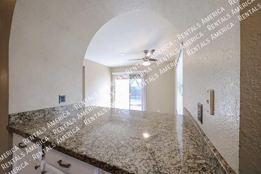 Building Photo - 6631 N 84th Dr