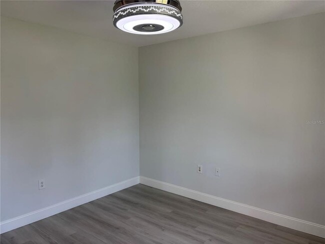 Building Photo - 996 N Beneva Rd