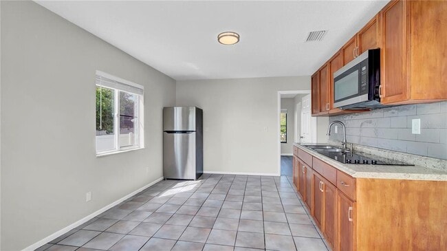 Building Photo - 7877 Kensingham Ct