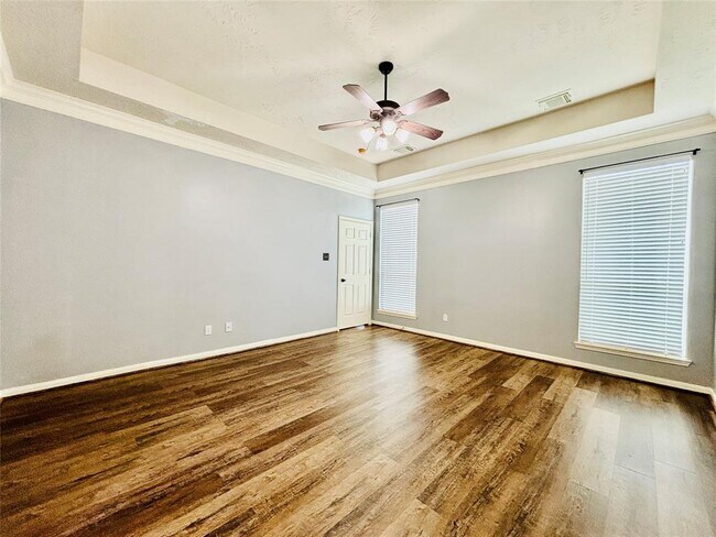Building Photo - 1803 Stoneleigh Ct
