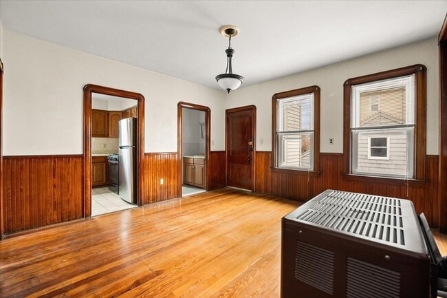 Building Photo - 576 Slade St