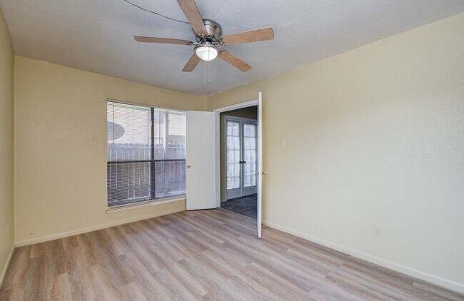 Building Photo - 9000 Bissonnet St